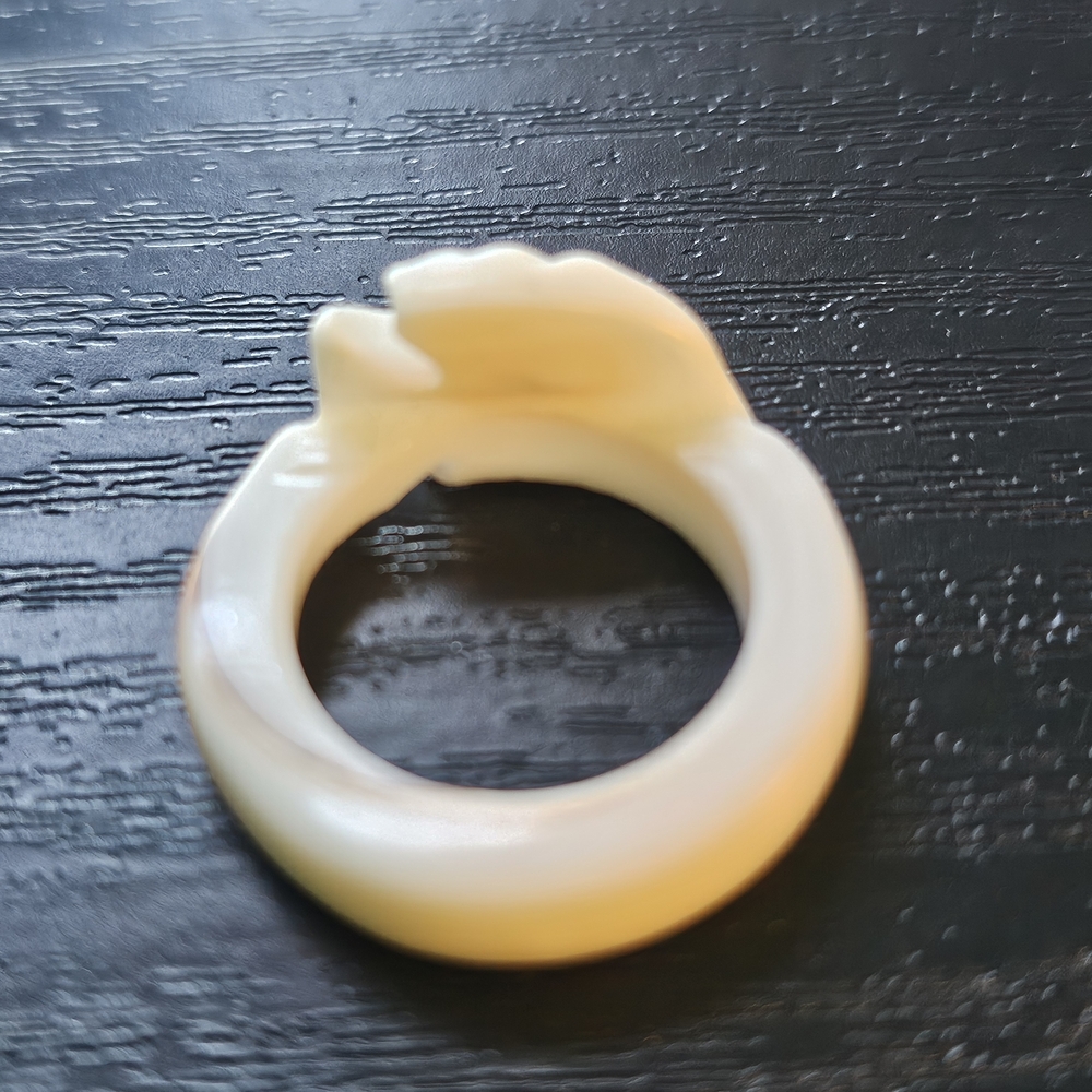 Carved Shell Ring Depicting Fish Size 4 - Picture 5 of 10